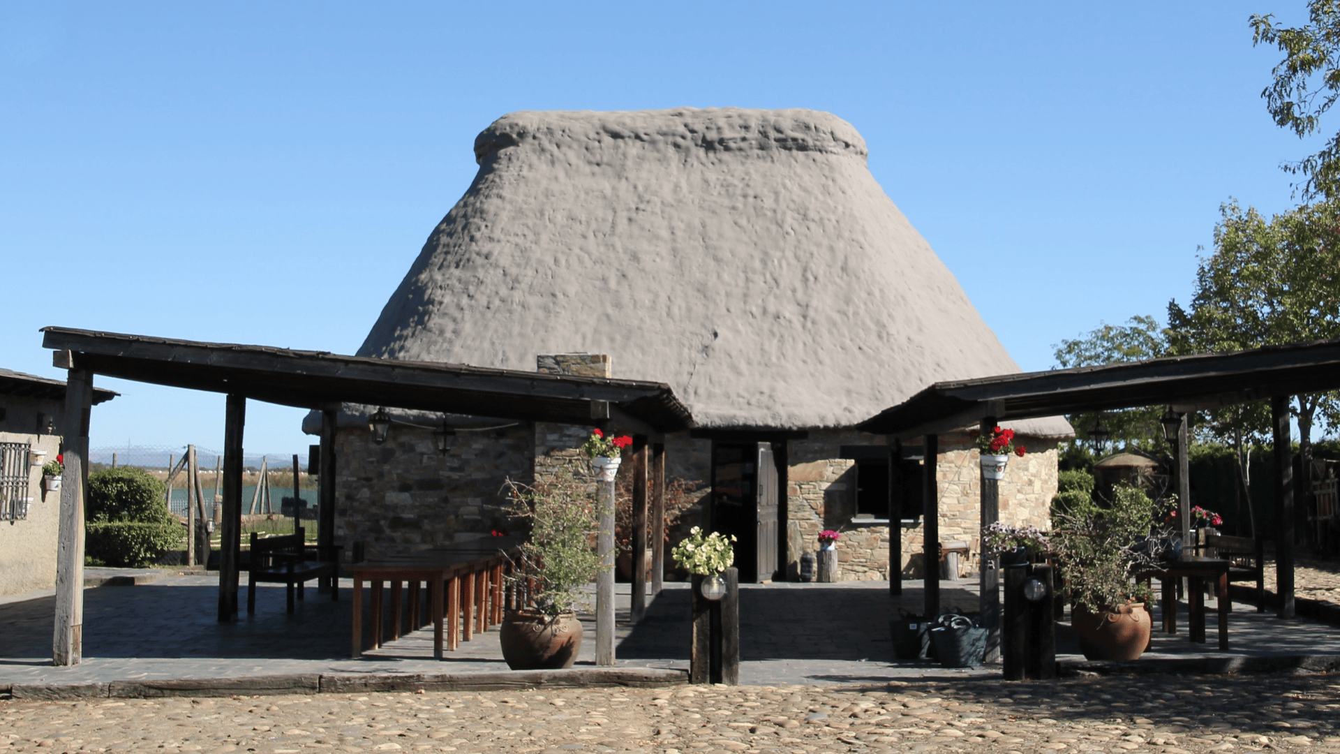 Evento de Agencia Consentido en Finca Las Pallozas para disfrutar sin prisas, une gastronom铆a, m煤sica en directo, dinamizaci贸n y fiesta en un entorno 煤nico San Kazurr铆n